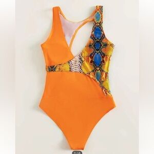 One piece bathing suit‎